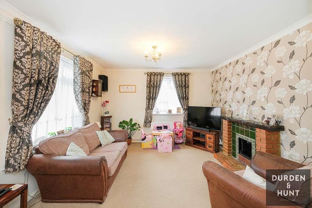 Hillyfields, Loughton, IG10 3 bed for sale £325,000