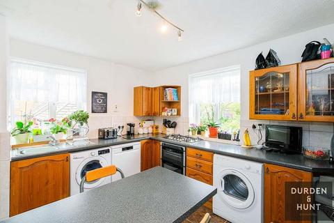 109 Hillyfields, Loughton, IG10 2PR