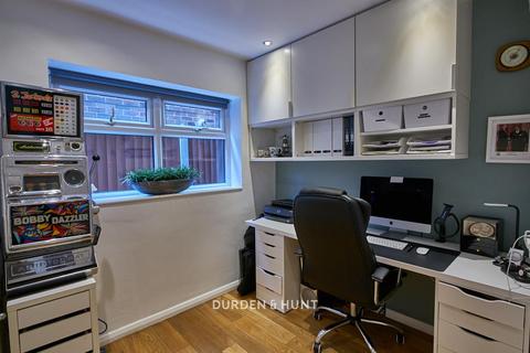 55 Hornbeam Road, Theydon Bois, Epping, CM16 7JU