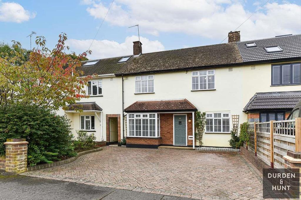 Coopers Close, Chigwell, IG7 3 bed terraced house for sale £600,000