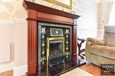 16 Coopers Close, Chigwell, IG7 6EU