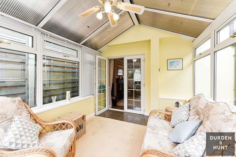 16 Coopers Close, Chigwell, IG7 6EU