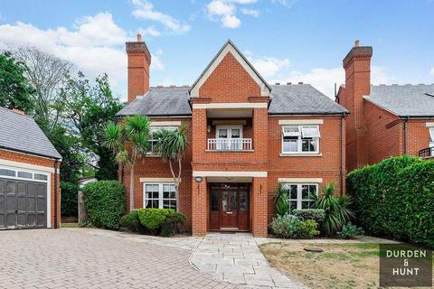 5 bedroom detached house for sale - Clarence Gate, Repton Park, IG8