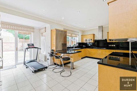 5 bedroom detached house for sale - Clarence Gate, Repton Park, IG8