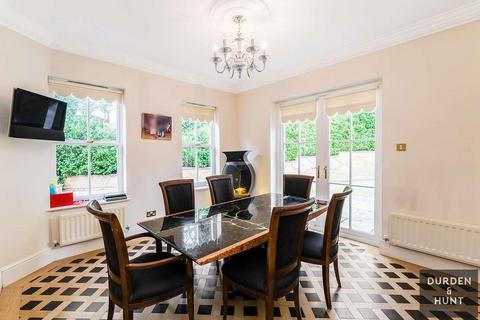 23 Clarence Gate, Woodford Green, IG8 8GN
