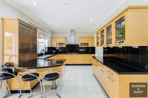 23 Clarence Gate, Woodford Green, IG8 8GN
