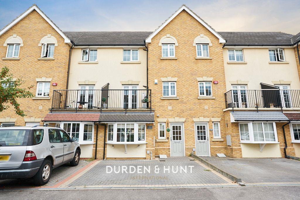 Genas Close, Barkingside, IG6 3 bed townhouse £600,000