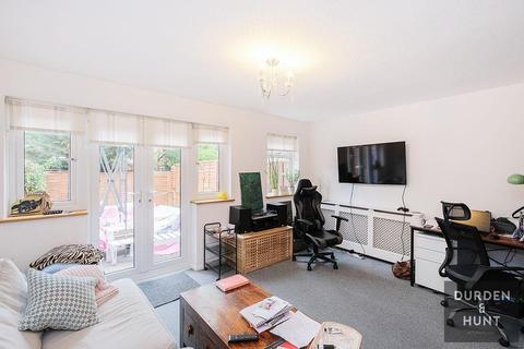 8 Witham Close, Loughton, IG10 3BQ
