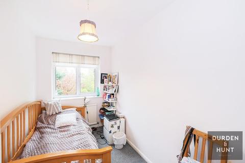 8 Witham Close, Loughton, IG10 3BQ