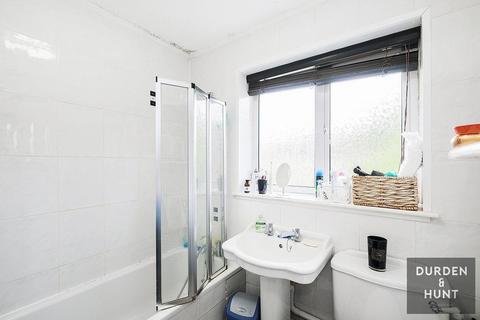 8 Witham Close, Loughton, IG10 3BQ