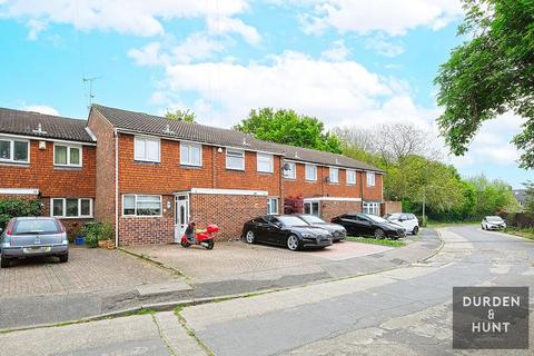 8 Witham Close, Loughton, IG10 3BQ