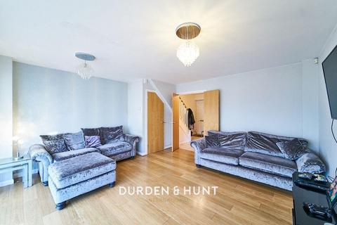 34 Retreat Way, Chigwell, IG7 6EL