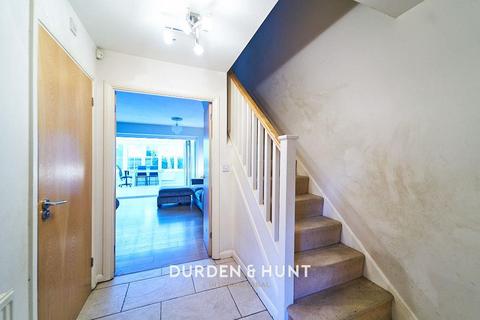 34 Retreat Way, Chigwell, IG7 6EL