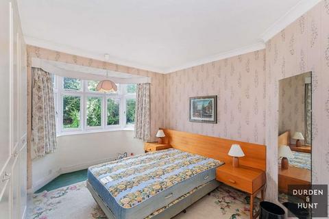 24 Fairlight Avenue, London, E4 6PA