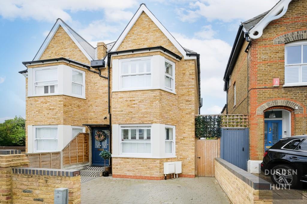 Chelmsford Road, South Woodford, E18 2PL 4 bed semidetached house £