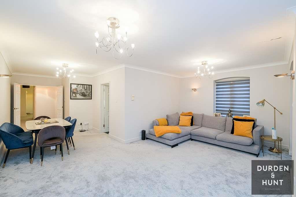 Boleyn Court, Buckhurst Hill, IG9 3 bed apartment £500,000