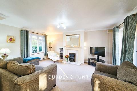 6 Nyssa Close, Woodford Green, IG8 8DQ