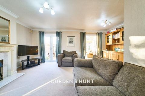 6 Nyssa Close, Woodford Green, IG8 8DQ
