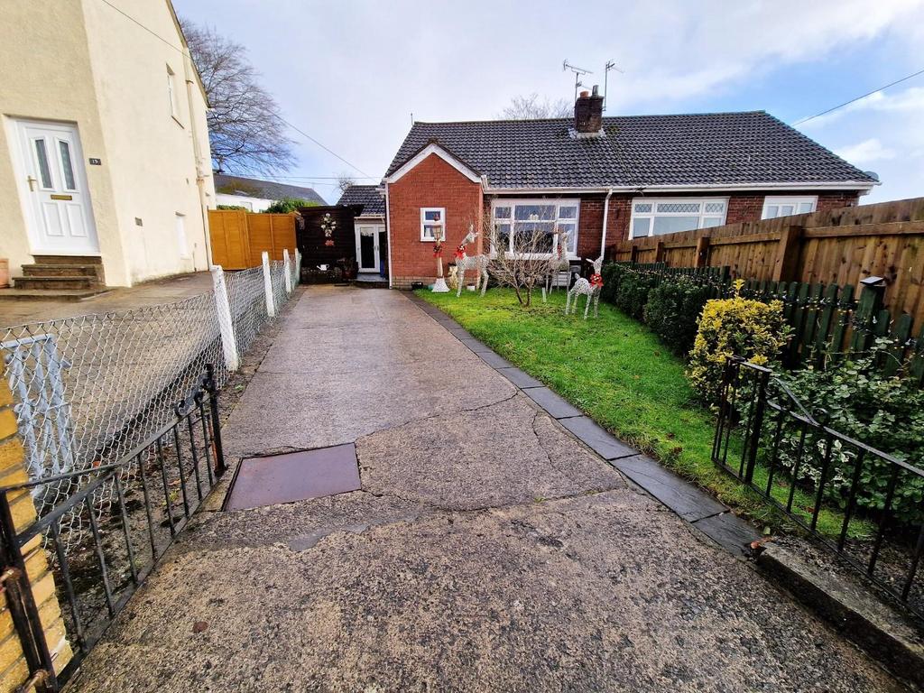 PantyFfynnon, Pencoed, Bridgend, CF35 6RU 4 bed semidetached