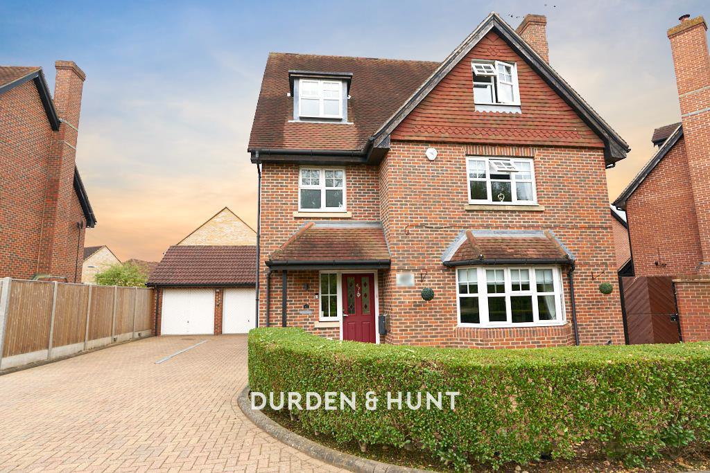 Deer Park Way, Waltham Abbey EN9 5 bed detached house £850,000