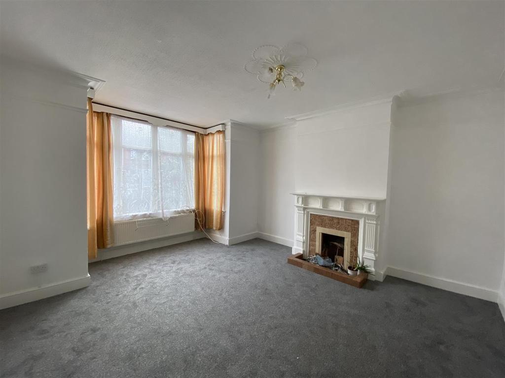 Campbell Road, Gravesend 1 bed flat £750 pcm (£173 pw)