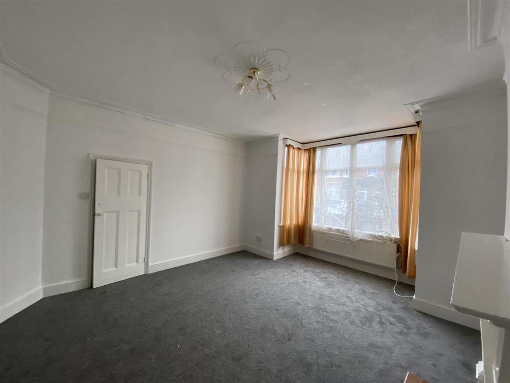 Campbell Road, Gravesend 1 bed flat £750 pcm (£173 pw)