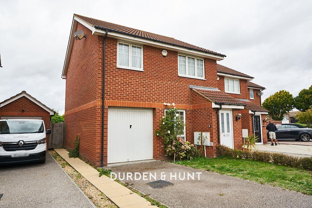 Rochester Road, Hornchurch, RM12 3 bed semidetached house for sale £