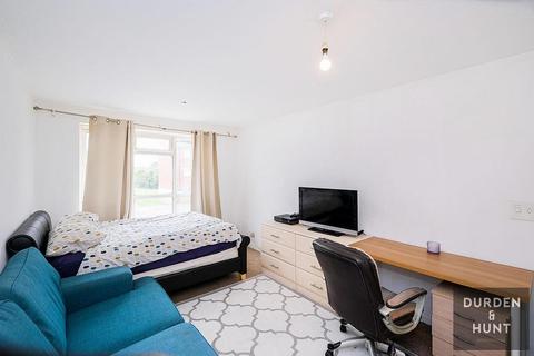 211 Ibscott Close, Dagenham, RM10 9YY