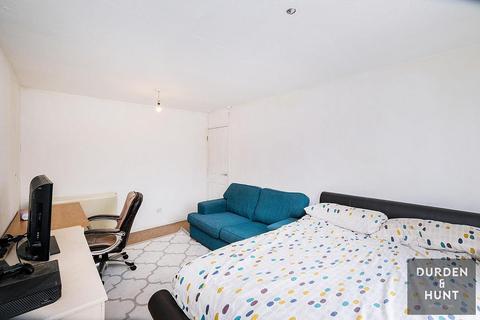 211 Ibscott Close, Dagenham, RM10 9YY
