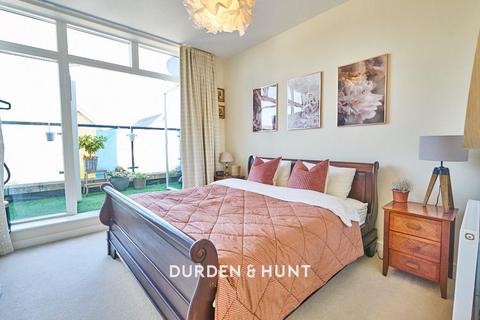10 Ashflower Drive, Romford, RM3 0FL