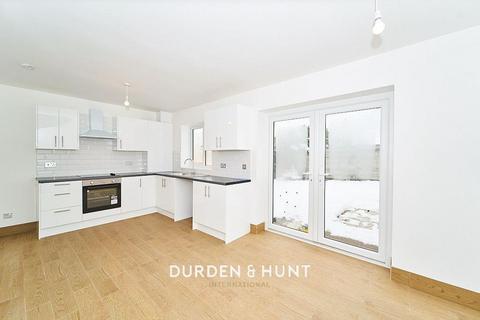 1a Beech Gardens, Dagenham, RM10 9TS
