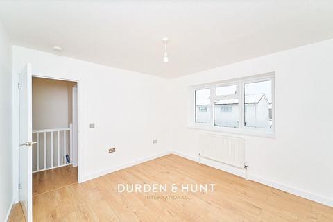 1a Beech Gardens, Dagenham, RM10 9TS
