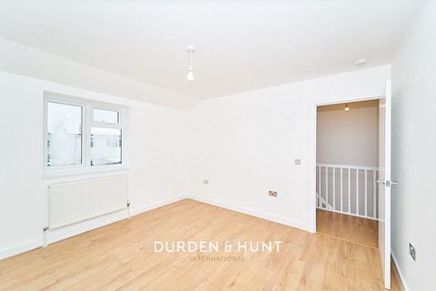 1a Beech Gardens, Dagenham, RM10 9TS
