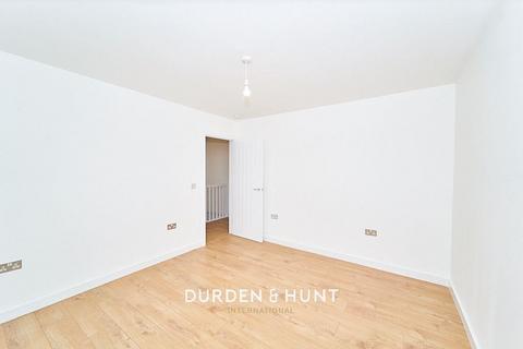 1a Beech Gardens, Dagenham, RM10 9TS