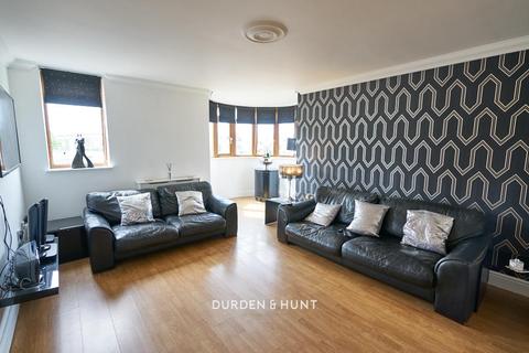 4 Acorn Close, Romford, RM1 4GJ