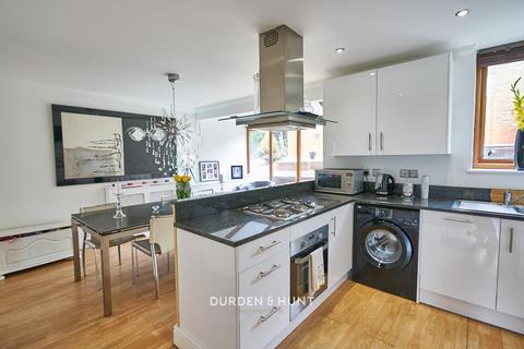 4 Acorn Close, Romford, RM1 4GJ