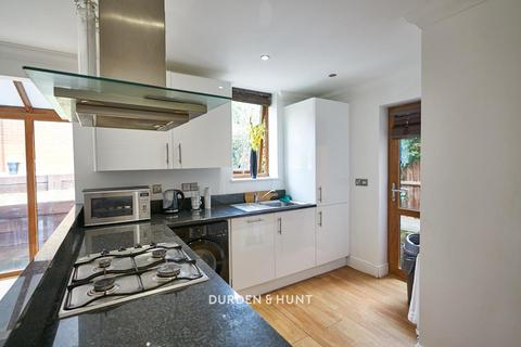 4 Acorn Close, Romford, RM1 4GJ