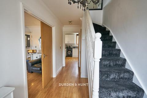 4 Acorn Close, Romford, RM1 4GJ