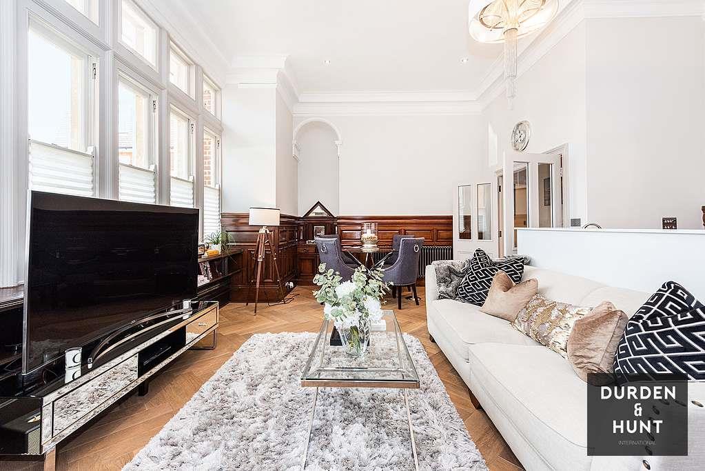 The Grange, Kings Park, Harold Wood, RM3 2 bed apartment £450,000