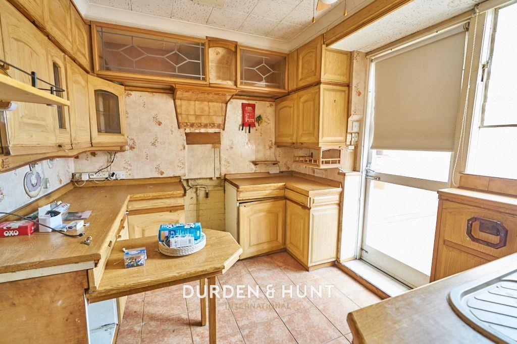 Heathway, Dagenham, RM9 2 bed terraced house for sale £325,000