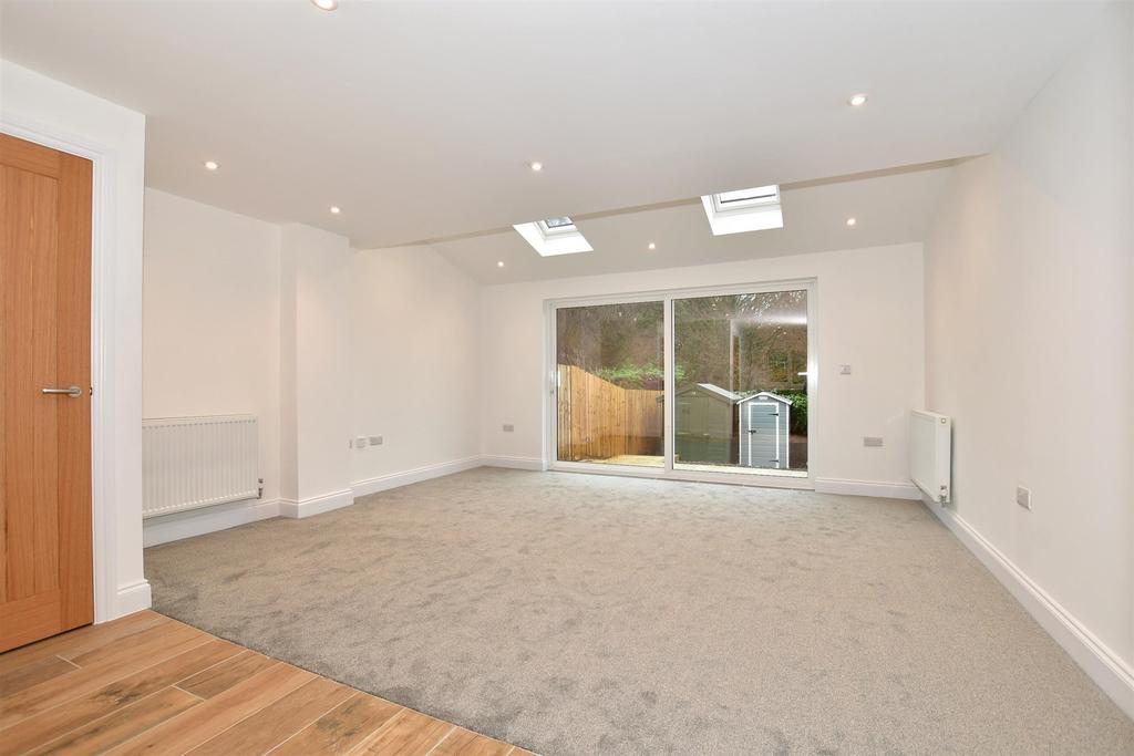 Lounge/Dining Area