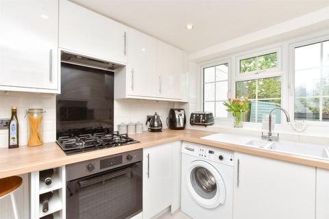 80 Beechwood Road, Caterham, CR3 6NB