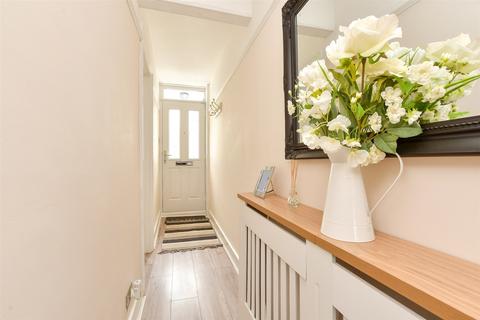 80 Beechwood Road, Caterham, CR3 6NB