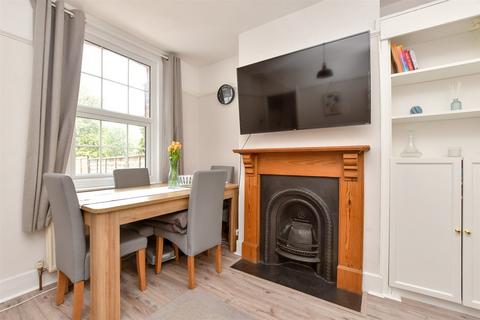 80 Beechwood Road, Caterham, CR3 6NB