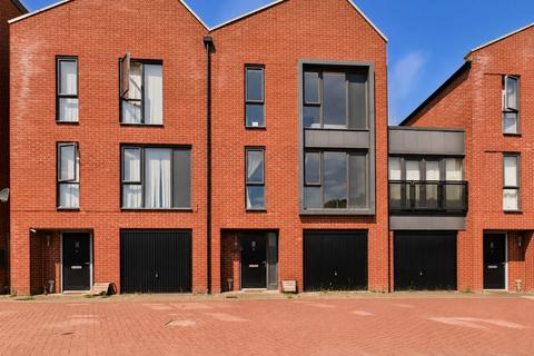 4 bedroom townhouse to rent, Kingsway Boulevard, Kingsway, Derby, DE22