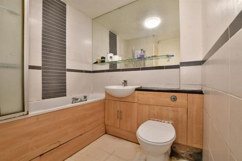 2 bedroom ground floor flat for sale - Adams Way, Croydon, Surrey