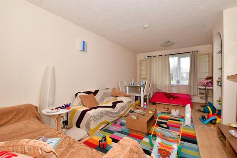 2 bedroom ground floor flat for sale - Adams Way, Croydon, Surrey