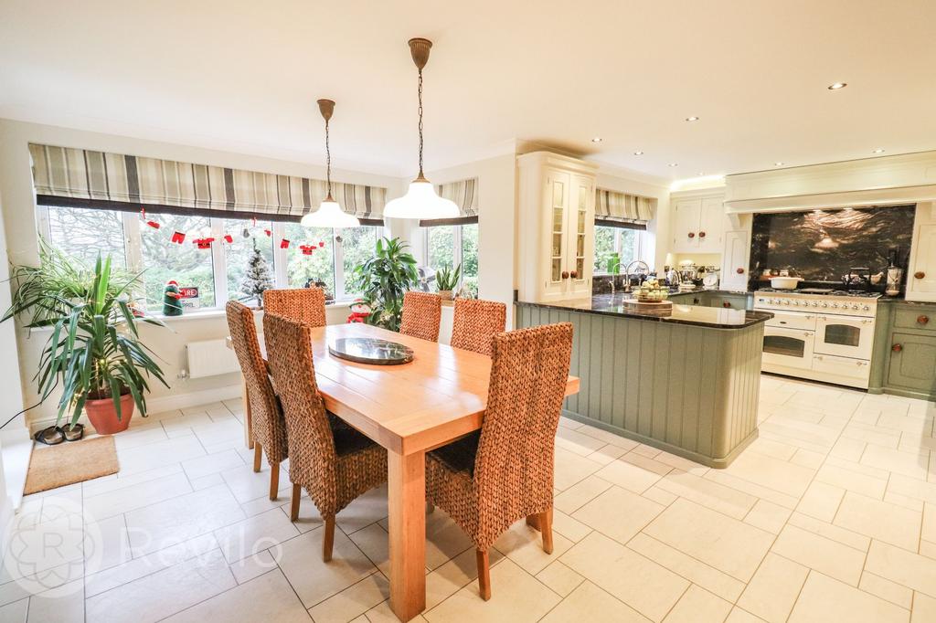 Kitchen / Breakfast Room
