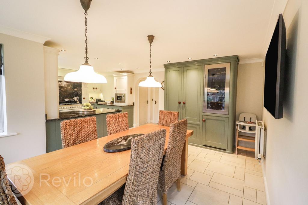 Kitchen / Breakfast Room