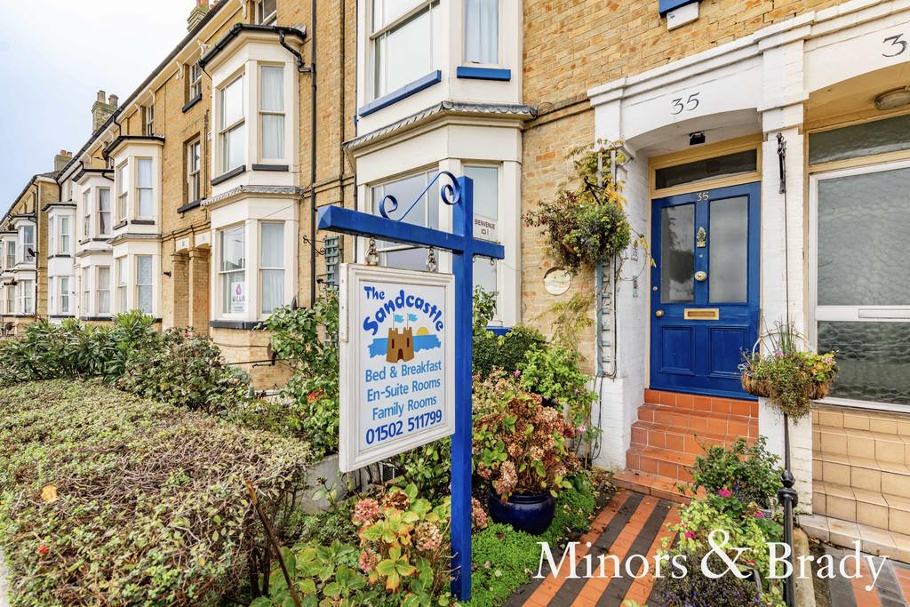 Marine Parade, Lowestoft 5 bed terraced house £400,000